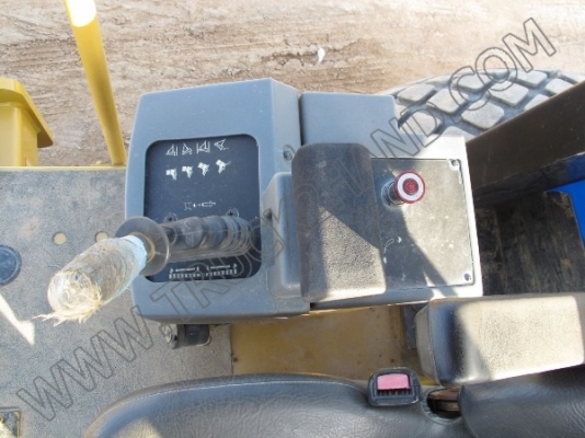 รถบดถนน CATERPILLAR รถบดถนน CATERPILLAR