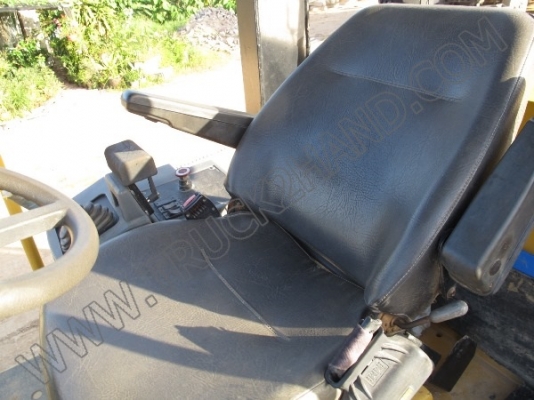 รถบดถนน CATERPILLAR รถบดถนน CATERPILLAR