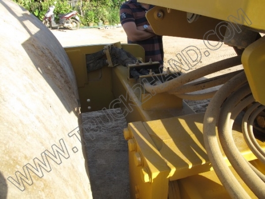 รถบดถนน CATERPILLAR รถบดถนน CATERPILLAR