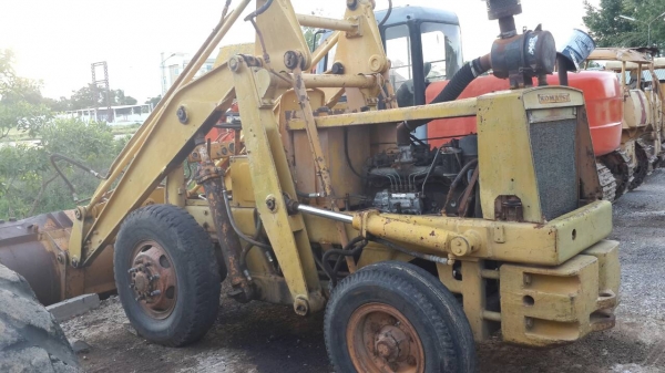 รถตัก KOMATSU SD20 4WD ตัก 1 คิว รถตักใช้งานดี สายพันธ์อึด ลดราคาพิเศษเหลือเพียง 120,000 บาท.