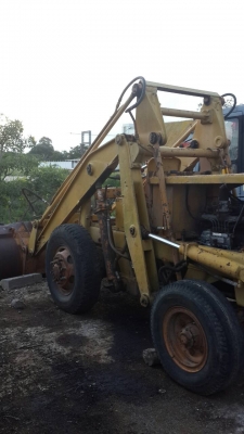 รถตัก KOMATSU SD20 4WD ตัก 1 คิว รถตักใช้งานดี สายพันธ์อึด ลดราคาพิเศษเหลือเพียง 120,000 บาท.