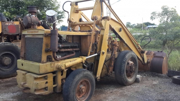 รถตัก KOMATSU SD20 4WD ตัก 1 คิว รถตักใช้งานดี สายพันธ์อึด ลดราคาพิเศษเหลือเพียง 120,000 บาท.