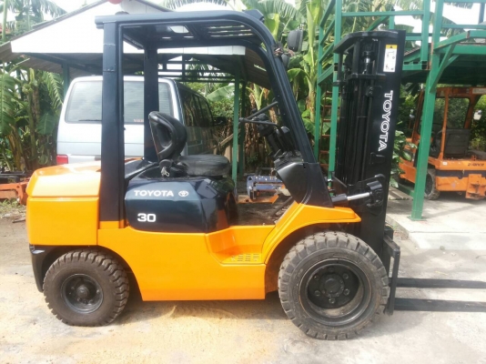ขาย TOYOTA 7FD30 เครื่องดีเซล ยก3ตัน3เมตร รถสวยๆเครื่องดี ราคา320,000 บาท 094-4267888 จะเด็ด