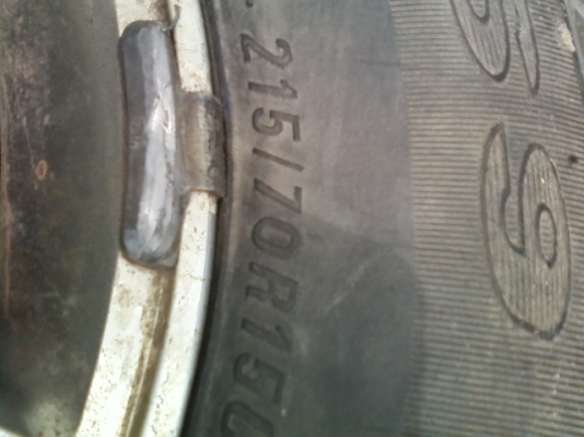 ขายแม็ก พร้อมยาง TOYOTA วีโก้ ( vego) ขอบ 15 R ยาง 215/70 ของเดิมถอดออกจากรถราคา4500 บาท