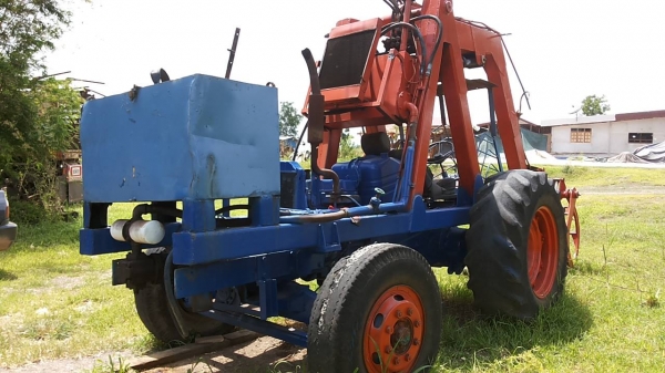 ***ขายแล้วครับขอบคุณ Truck2hand ขายรถคีบอ้อย คีบหลัง แขนเดียว  FORD77 T1 เกียร์ท็อค ปั้มไดกิ้น22 เครื่องแน่นดีฟิตมาไม่นาน แรงๆ แขนดีไม่ปะ  เกียร์ดีไม่หลุด คีบสวยไม่ผุ ยางพอใช้ รถจอดครับ ของไม่ครบ ต้องเช็คระบบนิดนึง   ขายตามสภาพ ถูกๆ เอกสารสัญญาซื้อขาย