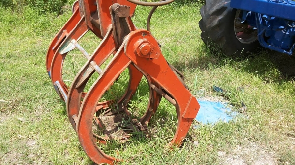 ***ขายแล้วครับขอบคุณ Truck2hand ขายรถคีบอ้อย คีบหลัง แขนเดียว  FORD77 T1 เกียร์ท็อค ปั้มไดกิ้น22 เครื่องแน่นดีฟิตมาไม่นาน แรงๆ แขนดีไม่ปะ  เกียร์ดีไม่หลุด คีบสวยไม่ผุ ยางพอใช้ รถจอดครับ ของไม่ครบ ต้องเช็คระบบนิดนึง   ขายตามสภาพ ถูกๆ เอกสารสัญญาซื้อขาย