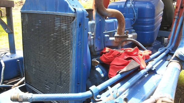 ***ขายแล้วครับขอบคุณ Truck2hand ขายรถคีบอ้อย คีบหลัง แขนเดียว  FORD77 T1 เกียร์ท็อค ปั้มไดกิ้น22 เครื่องแน่นดีฟิตมาไม่นาน แรงๆ แขนดีไม่ปะ  เกียร์ดีไม่หลุด คีบสวยไม่ผุ ยางพอใช้ รถจอดครับ ของไม่ครบ ต้องเช็คระบบนิดนึง   ขายตามสภาพ ถูกๆ เอกสารสัญญาซื้อขาย