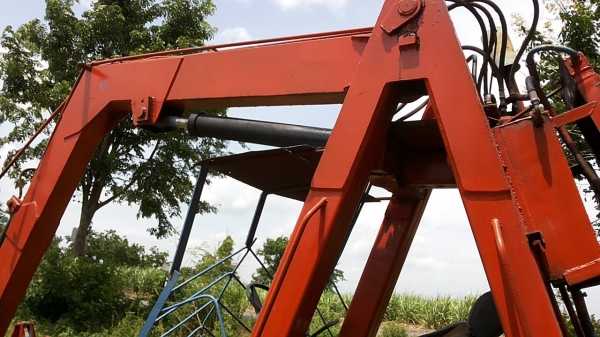 ***ขายแล้วครับขอบคุณ Truck2hand ขายรถคีบอ้อย คีบหลัง แขนเดียว  FORD77 T1 เกียร์ท็อค ปั้มไดกิ้น22 เครื่องแน่นดีฟิตมาไม่นาน แรงๆ แขนดีไม่ปะ  เกียร์ดีไม่หลุด คีบสวยไม่ผุ ยางพอใช้ รถจอดครับ ของไม่ครบ ต้องเช็คระบบนิดนึง   ขายตามสภาพ ถูกๆ เอกสารสัญญาซื้อขาย