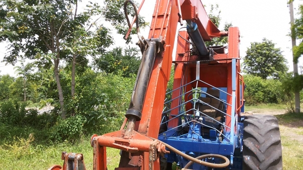 ***ขายแล้วครับขอบคุณ Truck2hand ขายรถคีบอ้อย คีบหลัง แขนเดียว  FORD77 T1 เกียร์ท็อค ปั้มไดกิ้น22 เครื่องแน่นดีฟิตมาไม่นาน แรงๆ แขนดีไม่ปะ  เกียร์ดีไม่หลุด คีบสวยไม่ผุ ยางพอใช้ รถจอดครับ ของไม่ครบ ต้องเช็คระบบนิดนึง   ขายตามสภาพ ถูกๆ เอกสารสัญญาซื้อขาย