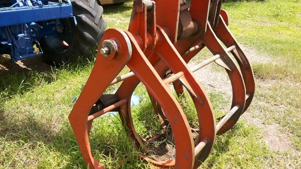 ***ขายแล้วครับขอบคุณ Truck2hand ขายรถคีบอ้อย คีบหลัง แขนเดียว  FORD77 T1 เกียร์ท็อค ปั้มไดกิ้น22 เครื่องแน่นดีฟิตมาไม่นาน แรงๆ แขนดีไม่ปะ  เกียร์ดีไม่หลุด คีบสวยไม่ผุ ยางพอใช้ รถจอดครับ ของไม่ครบ ต้องเช็คระบบนิดนึง   ขายตามสภาพ ถูกๆ เอกสารสัญญาซื้อขาย