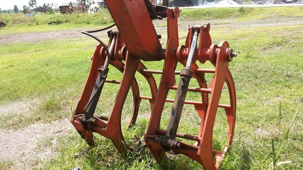 ***ขายแล้วครับขอบคุณ Truck2hand ขายรถคีบอ้อย คีบหลัง แขนเดียว  FORD77 T1 เกียร์ท็อค ปั้มไดกิ้น22 เครื่องแน่นดีฟิตมาไม่นาน แรงๆ แขนดีไม่ปะ  เกียร์ดีไม่หลุด คีบสวยไม่ผุ ยางพอใช้ รถจอดครับ ของไม่ครบ ต้องเช็คระบบนิดนึง   ขายตามสภาพ ถูกๆ เอกสารสัญญาซื้อขาย