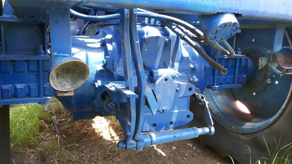 ***ขายแล้วครับขอบคุณ Truck2hand ขายรถคีบอ้อย คีบหลัง แขนเดียว  FORD77 T1 เกียร์ท็อค ปั้มไดกิ้น22 เครื่องแน่นดีฟิตมาไม่นาน แรงๆ แขนดีไม่ปะ  เกียร์ดีไม่หลุด คีบสวยไม่ผุ ยางพอใช้ รถจอดครับ ของไม่ครบ ต้องเช็คระบบนิดนึง   ขายตามสภาพ ถูกๆ เอกสารสัญญาซื้อขาย