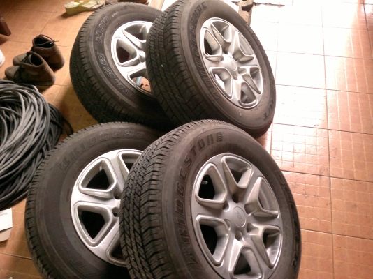 แม็กพร้อมยาง ford 2.2 ขอบ17 เดิมติดรถ