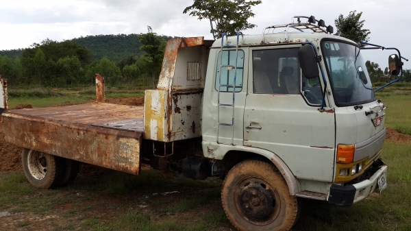 ขายด่วนหกล้อดั้มHINO FD185แรงราคาไม่แพงราคาโทร0843923995