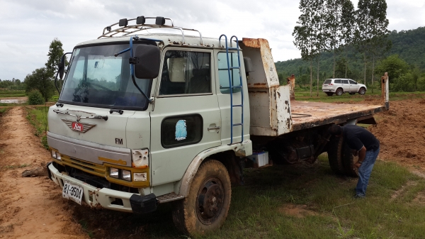 ขายด่วนหกล้อดั้มHINO FD185แรงราคาไม่แพงราคาโทร0843923995