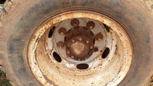 ขายด่วนหกล้อดั้มHINO FD185แรงราคาไม่แพงราคาโทร0843923995