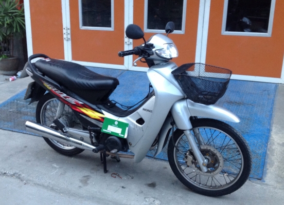 ตัดใจขายเวฟ100เดิมๆสนิท เอกสารพร้อม ภาษีเต็ม 12400บาทถูกมาก โทร0825671760 ชุดโอนพร้อม เอาไปใช้งานได้เลยเครื่องไม่เคยแกะ ประหยัดน้ำมันมาก รถคนแก่ใช้ วิ่ง3หนื่นกว่าโล เอาไปใช้งานไม่ผิดหวังแน่นอน ราคาต่อลองได้คับ