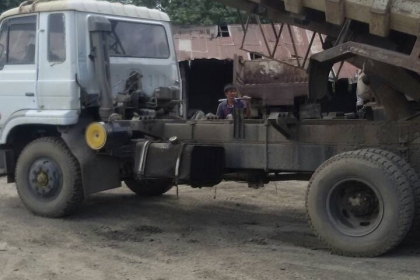 นิสสันUD