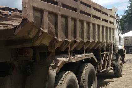 นิสสันUD