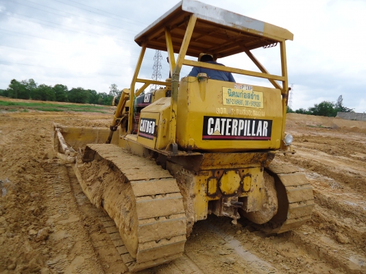 ขายด่วนรถแทร็กเตอร์D5Bรถใช้งานอยู่ตลอดใช้ดันดินยางเดียว