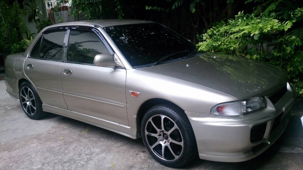 1996 MITSUBISHI, LANCER 1.5 GLXi-Ltd. โฉม E-CAR 92-96  สีบรอนซ์ทอง เครื่องหัวฉีด เกียร์ออโต้ ทะเบียน ฐว9420 กรุงเทพฯ  ราคา 65,000 บาท ติดต่อ 089-996-3392 ผู้ขาย คุณต้อย  เครื่องเกรียฟิตๆ ช่วงล่างนิ้มๆ กระจกไฟฟ้า รีโมทไฟฟ้าเซ็นทัลล็อค สีเต็มหน้าตาเดิมๆ เอก