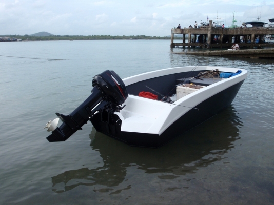 เรือไม้อัด 13.5 ฟุต เครื่อง Hondex 15 hp. เรือไม้อัด 13.5 ฟุต เครื่อง Hondex 15 hp.