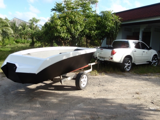 เรือไม้อัด 13.5 ฟุต เครื่อง Hondex 15 hp.