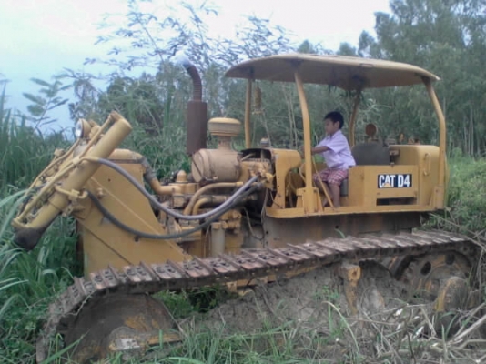 ขายแทรกเตอร์ D4 สภาพพร้อมใช้ ขายตามสภาพ ติดต่อได้ ที่คุณ อ๊อฟ พิจิตร 086-737-9991