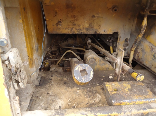 ขายด่วนรถแทร็กเตอร์D5Bรถใช้งานอยู่ตลอดใช้ดันดินอย่างเดียว