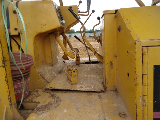 ขายด่วนรถแทร็กเตอร์D5Bรถใช้งานอยู่ตลอดใช้ดันดินอย่างเดียว