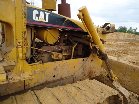 ขายด่วนรถแทร็กเตอร์D5Bรถใช้งานอยู่ตลอดใช้ดันดินอย่างเดียว