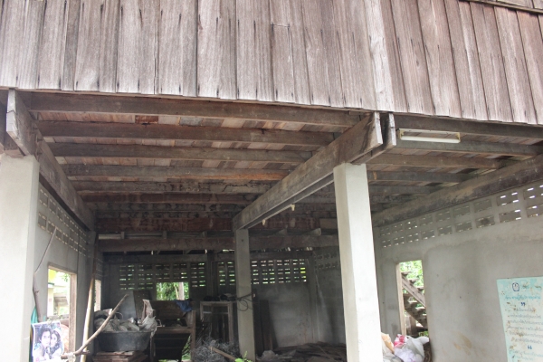 ขอขายไม้บ้านเก่าครับขายถูกๆ