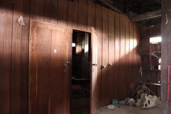 ขอขายไม้บ้านเก่าครับขายถูกๆ