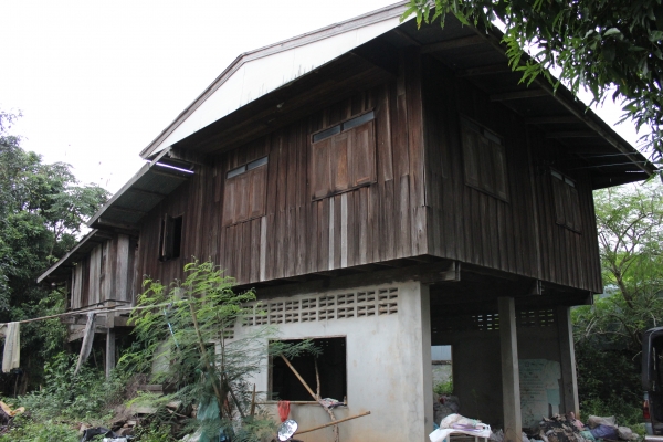 ขอขายไม้บ้านเก่าครับขายถูกๆ