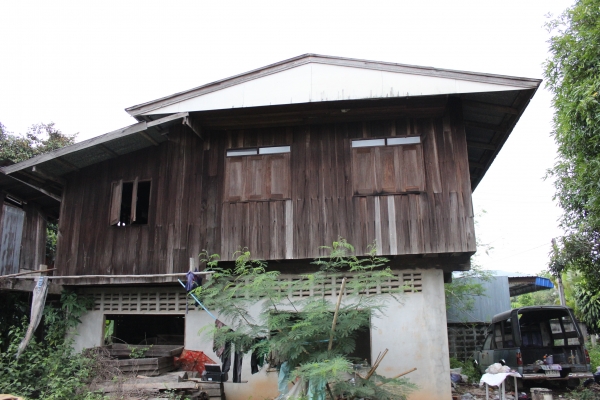 ขอขายไม้บ้านเก่าครับขายถูกๆ