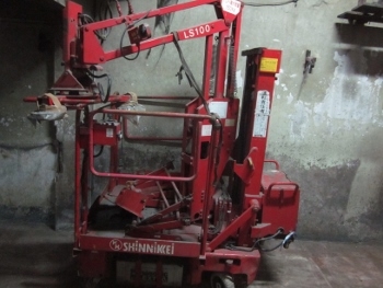 เครื่องมือดูดกระจก / robot ดูดกระจก KOMATSU มือสองญี่ปุ่น เหมาะใช้กับงานติดตั้งกระจก เครื่องมือดูดกระจก / robot ดูดกระจก KOMATSU มือสองญี่ปุ่น เหมาะใช้กับงานติดตั้งกระจก