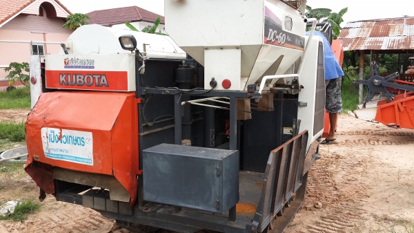 ขาย รถเกี่ยวข้าว แบบ รองกระสอบ DC 60 พร้อมใช้งาน ราคาเบาๆ ครับ ขาย รถเกี่ยวข้าว แบบ รองกระสอบ DC 60 พร้อมใช้งาน ราคาเบาๆ ครับ