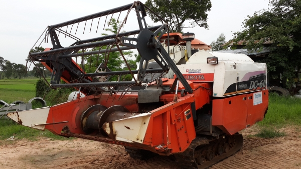 ขาย รถเกี่ยวข้าว แบบ รองกระสอบ DC 60 พร้อมใช้งาน ราคาเบาๆ ครับ ขาย รถเกี่ยวข้าว แบบ รองกระสอบ DC 60 พร้อมใช้งาน ราคาเบาๆ ครับ