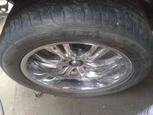 ขายล้อโครเมี่ยมขอบ20"พร้อมยาง 6รู 4วง ราคา13,000