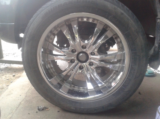 ขายล้อโครเมี่ยมขอบ20"พร้อมยาง 6รู 4วง ราคา13,000
