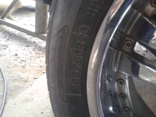 ขายล้อโครเมี่ยมขอบ20"พร้อมยาง 6รู 4วง ราคา13,000