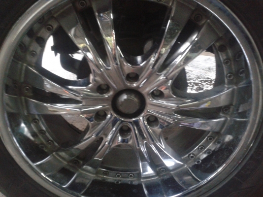 ขายล้อโครเมี่ยมขอบ20"พร้อมยาง 6รู 4วง ราคา13,000
