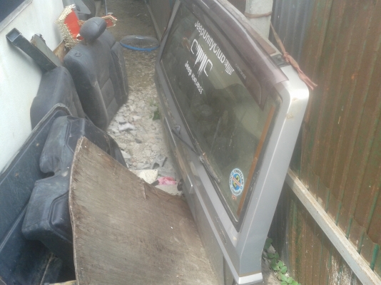 ขายฝาท้ายJeep เชโลกีพร้อมโช๊ค 2,000