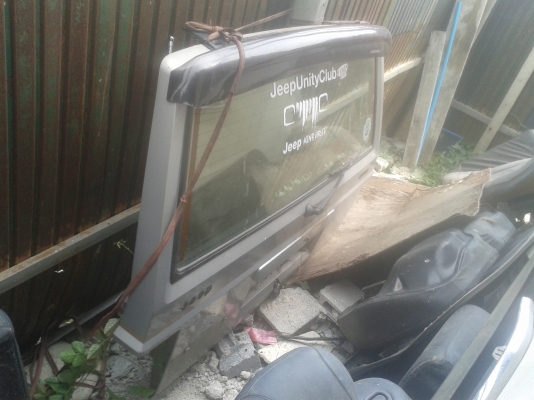 ขายฝาท้ายJeep เชโลกีพร้อมโช๊ค 2,000