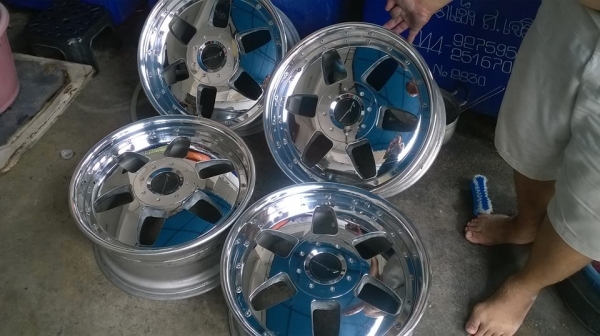 ล้อแม๊ก 18 โครเมี่ยมญี่ปุ่น.กว้าง8.5 ใส่โตโยต้า 5/114--4/100