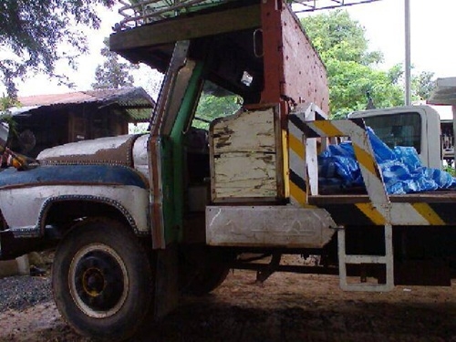 สิบล้อหัวยาวเพลาเดียว หางบรรทุกแบ็คโฮ