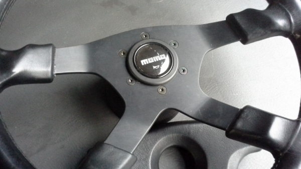 พวงมาลัย MOMO ขนาด 15" มือสอง Made in Italy