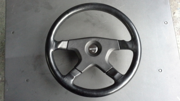 พวงมาลัย MOMO ขนาด 15" มือสอง Made in Italy