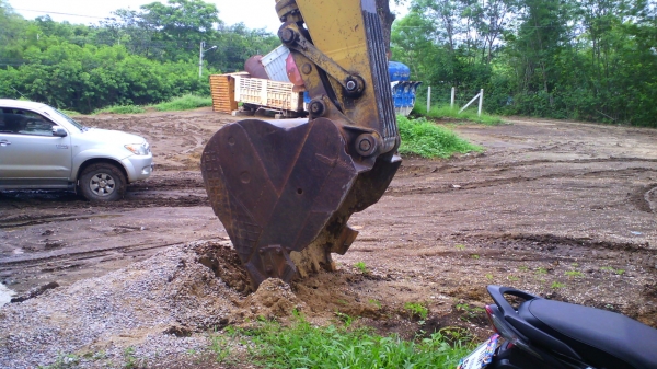 รถแบคโฮ CAT 330 B รุ่น อาร์มพิเศษ รถใช้งานดี สภาพสวยเนี๊ยบ ขายเพราะ ไม่มีงาน