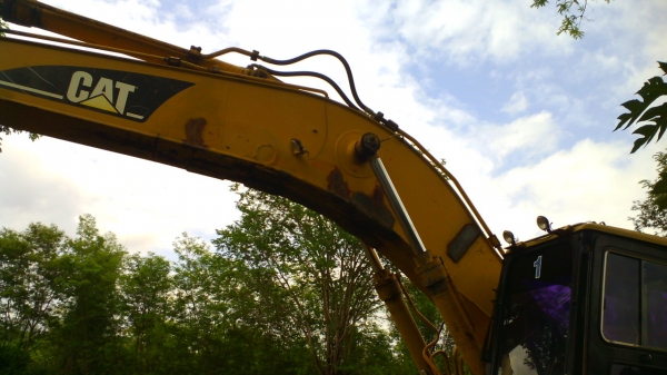 รถแบคโฮ CAT 330 B รุ่น อาร์มพิเศษ รถใช้งานดี สภาพสวยเนี๊ยบ ขายเพราะ ไม่มีงาน